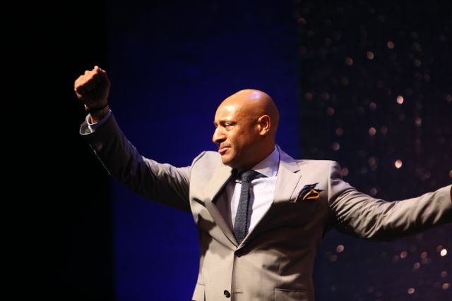 Brian Courtney Wilson Performs At The Lamplighter Awards 2015