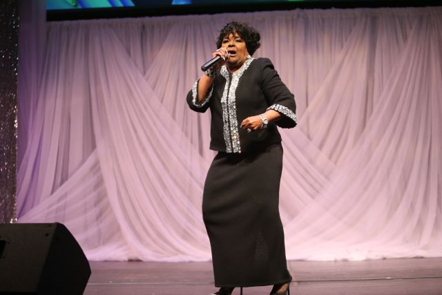 Shirley Caesar Performs At the Lamplighter Awards 2015