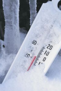 Thermometer registers below zero in snow