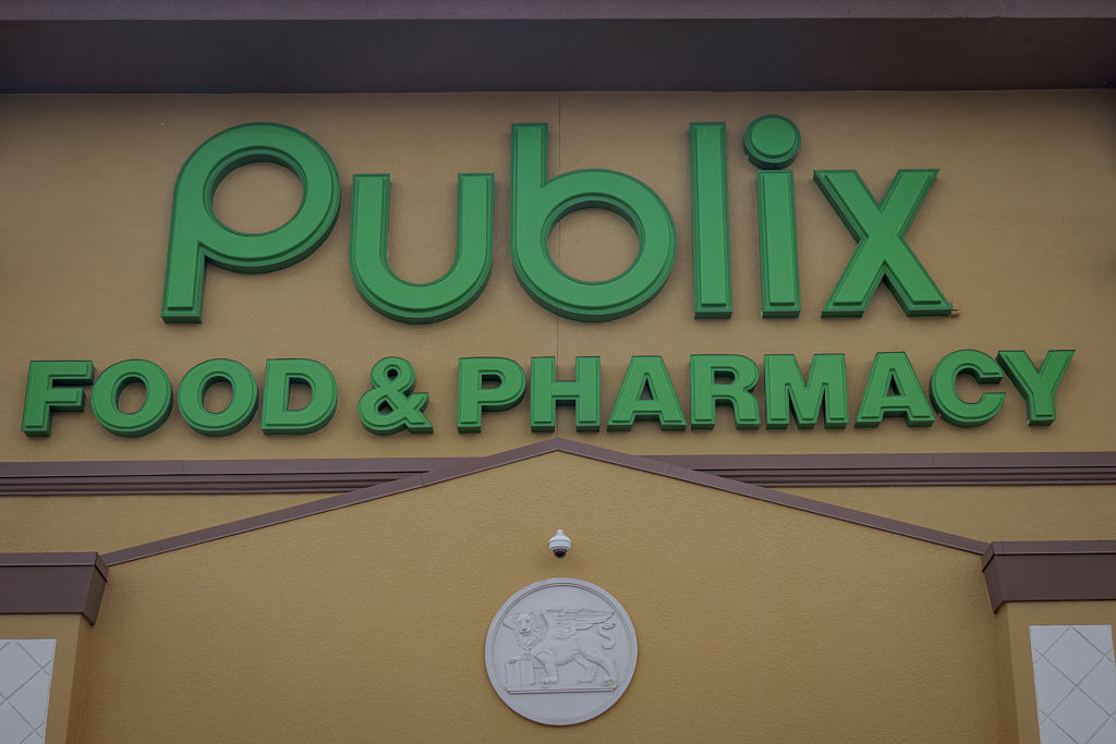 Sign at the entrance to a Publix in Venice, Florida